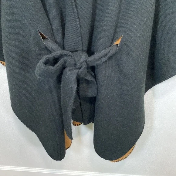 Torrid wrap‎ blanket with waist tie - Picture 2 of 5